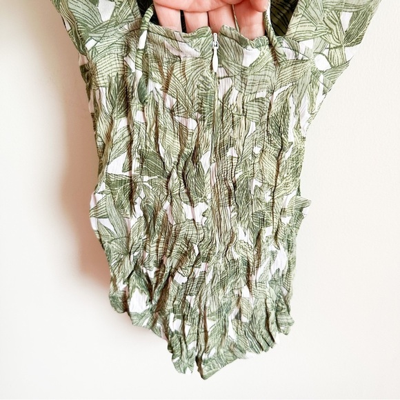 Obey Tropique Tie Back Green Leaf Print Satin Romper sz 26 XXS - Picture 15 of 15